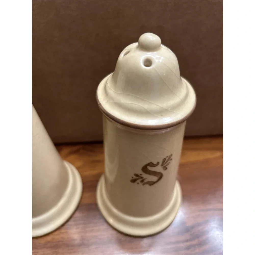 pfaltzgraff‎ A25 Beige Salt Pepper Shakers 5 3/4 Village